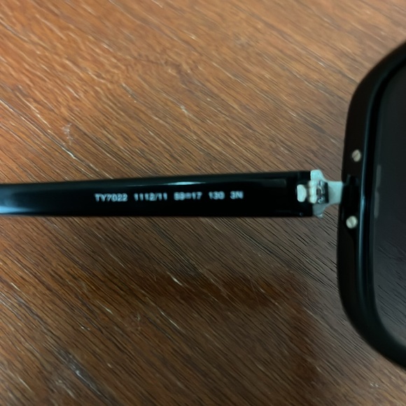 ToryBurch ladies suns - Picture 4 of 4